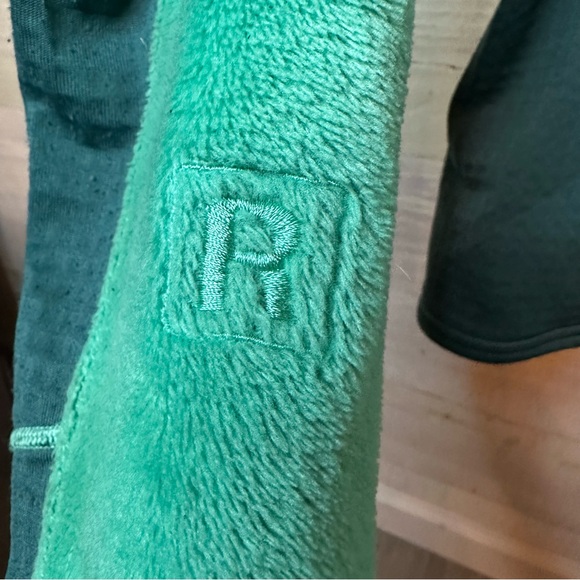 Patagonia Women’s R2 Jacket Style #25148 - Picture 4 of 7